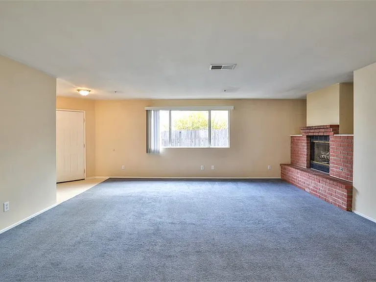 15544 Esther St — Photo 4
