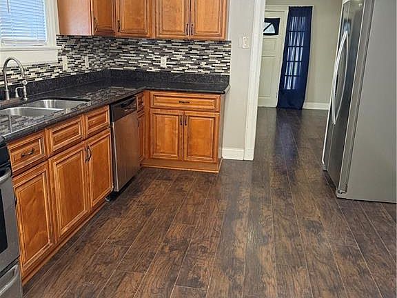4th image of 524 Brown Ave