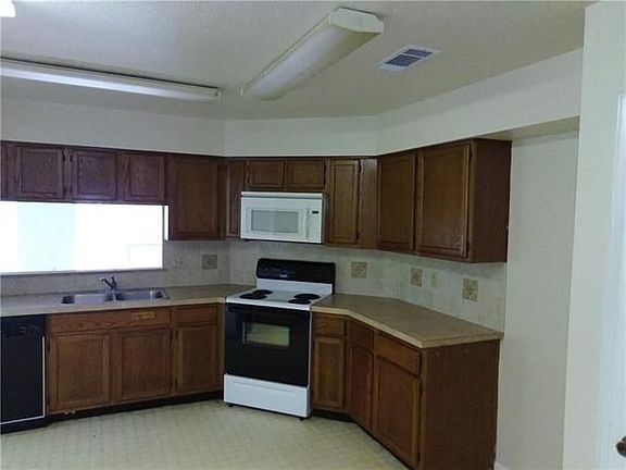 4th image of 207 Portsmouth Dr