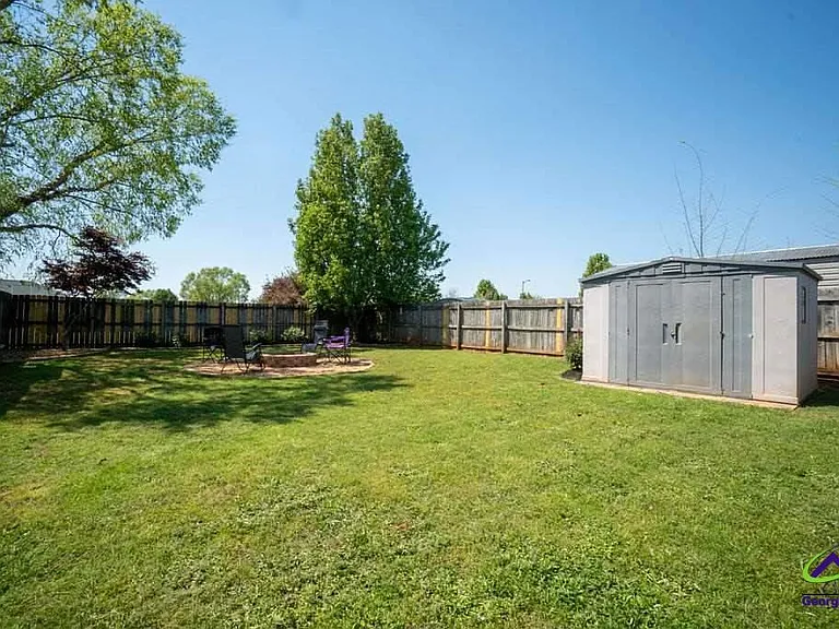 100 Strawbridge Ln — Photo 7