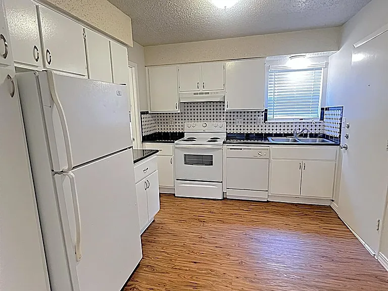 2602 Penny Ln #101 — Photo 6