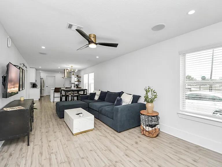 7003 Darien St — Photo 9