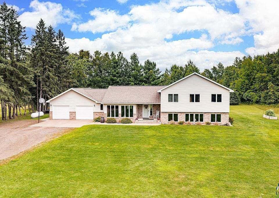 1st image of 321 Carriage Hill Dr