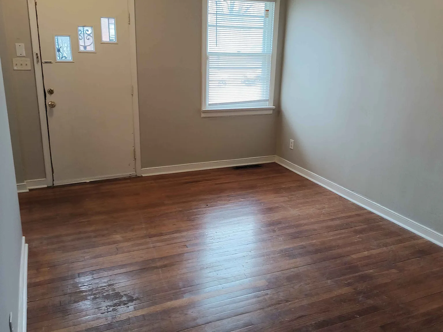 3 bed, 1.5 bath, 1676 sqft, $2,164 — Photo 2