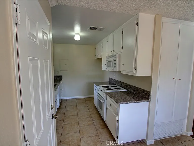 614 Linwood Ave #B — Photo 10