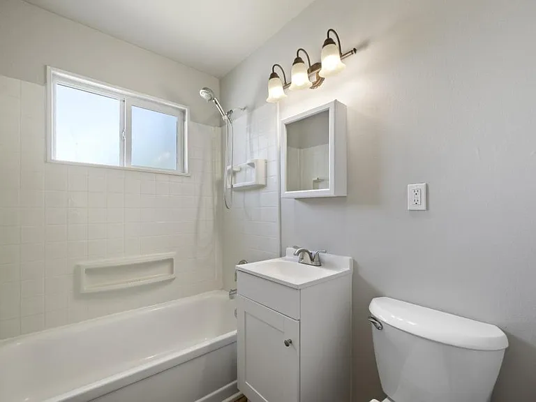 1204 N Sheppard St — Photo 12