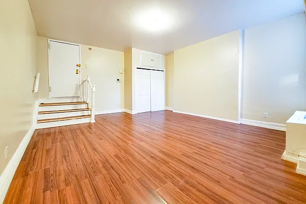 Rented by Warburg | media 8