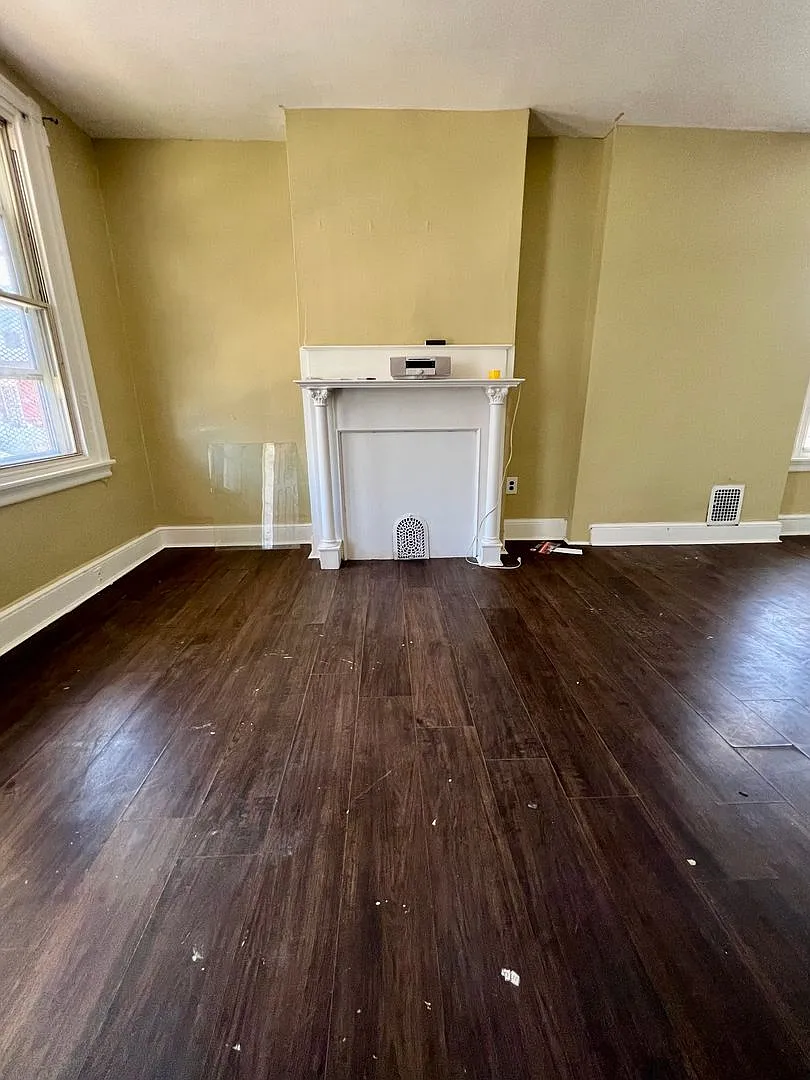 Stunning 3-Bedroom Townhome in Carroll Park! Available NOW! — Photo 3