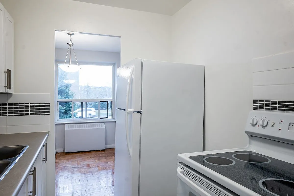 Lawrence Apartments — Photo 1