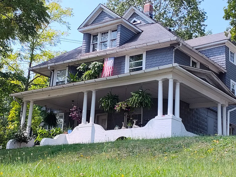 S Main St — Photo 1