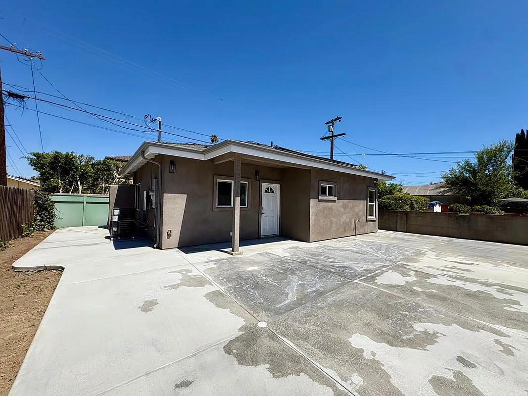 2 bed, 2.0 bath, 849 sqft, $3,500 — Photo 3