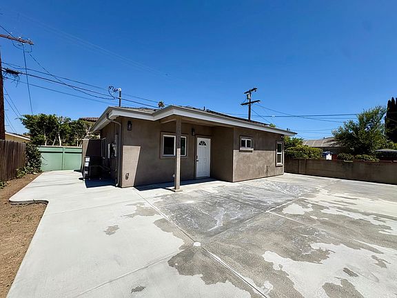 3rd image of 5928 N Muscatel Ave Unit B