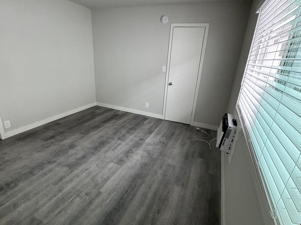 2nd image of 4610 Kester Ave #15-U