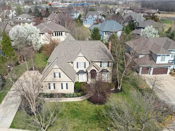 5120 W 165th St, Overland Park, KS 66085