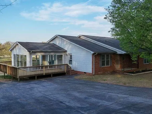 221 Lakeview Dr, Liberty, SC 29657