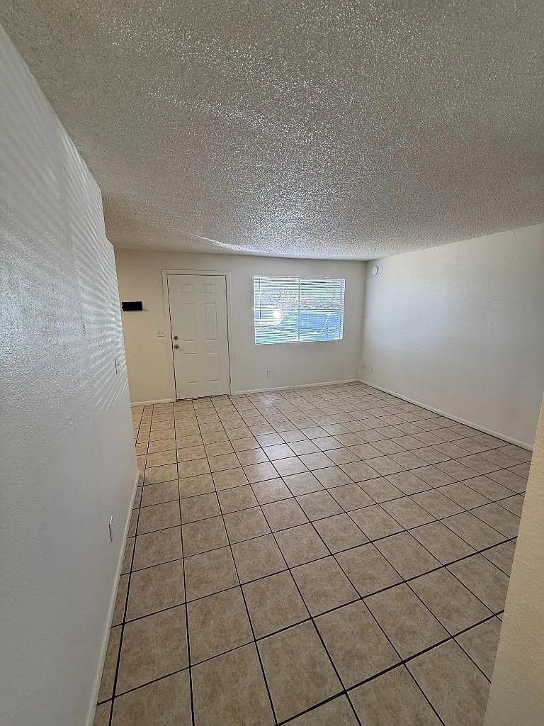 Studio, 1.0 bath, 720 sqft, $895 — Photo 4