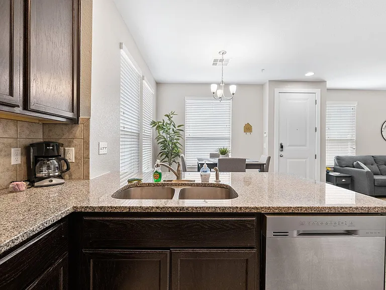 2215 Katy Ln #D — Photo 6