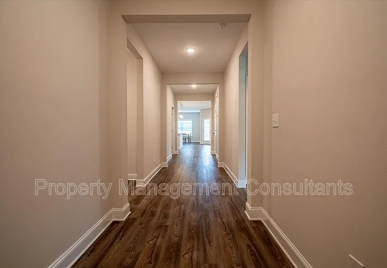 330 Creek Grove Ave — Photo 2