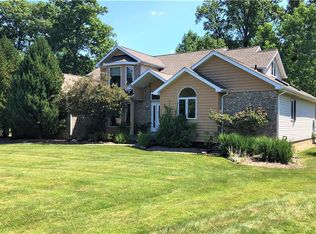 2905 Oakwood Dr, Willoughby Hills, OH
