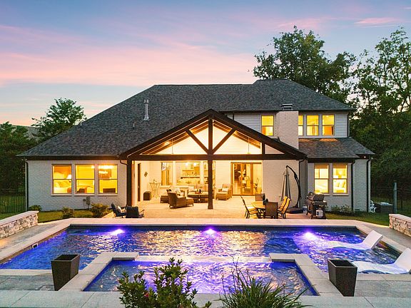 3rd image of 2230 Georgian Cir