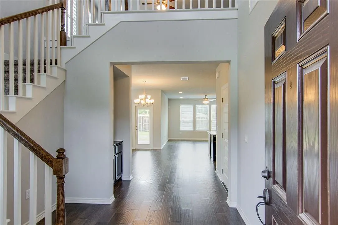 4 bed, 3.0 bath, 2611 sqft, $2,750 — Photo 4