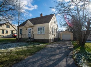 84 E North Water St, Algoma, WI 54201