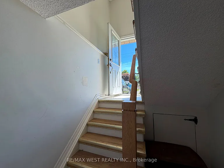 1191 Simcoe St S #LOWER — Photo 8