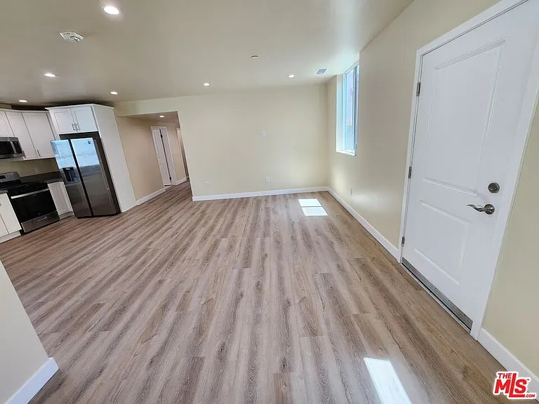 2726 S Cochran Ave #101 — Photo 5