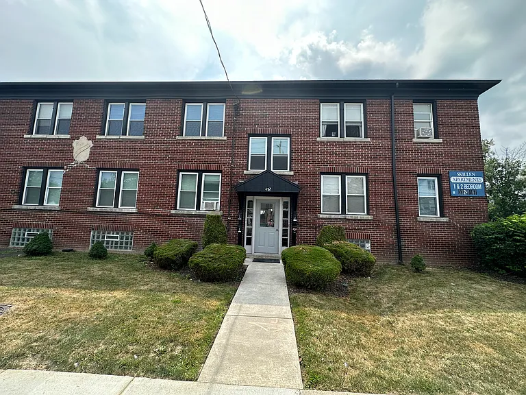 422 Skillen St #10 — Photo 1