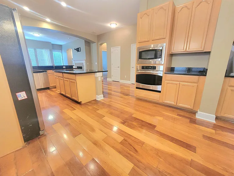 2482 Goldenrod Way #- — Photo 8