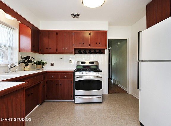 5th image of 10709 S Kilbourn Ave