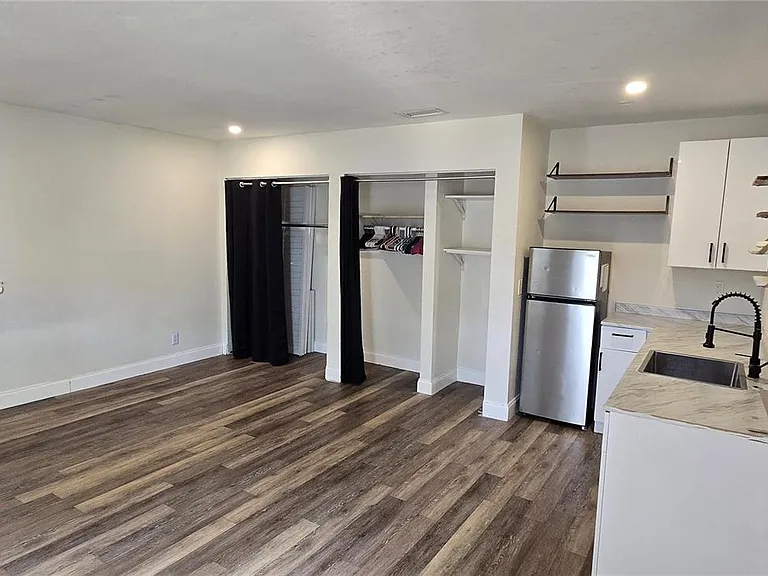 201 NE 2nd Ave #1 — Photo 2
