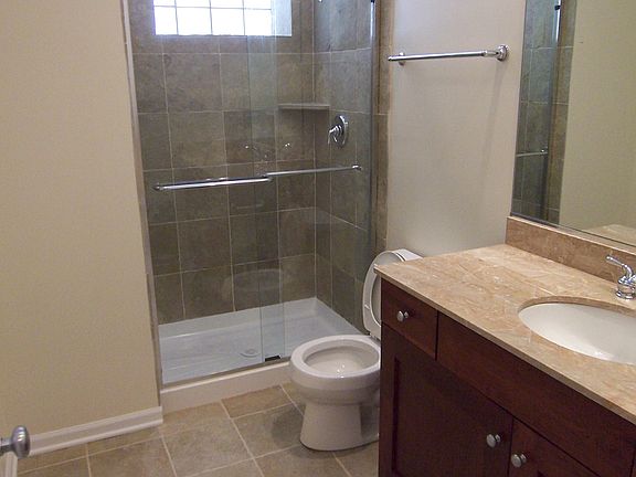 4th image of 1528 W Greenleaf Ave #1
