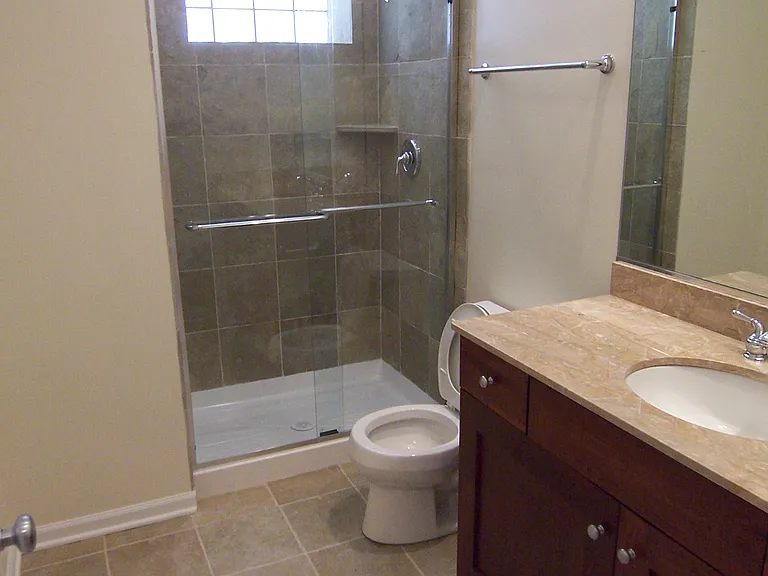 1528 W Greenleaf Ave #1 — Photo 4