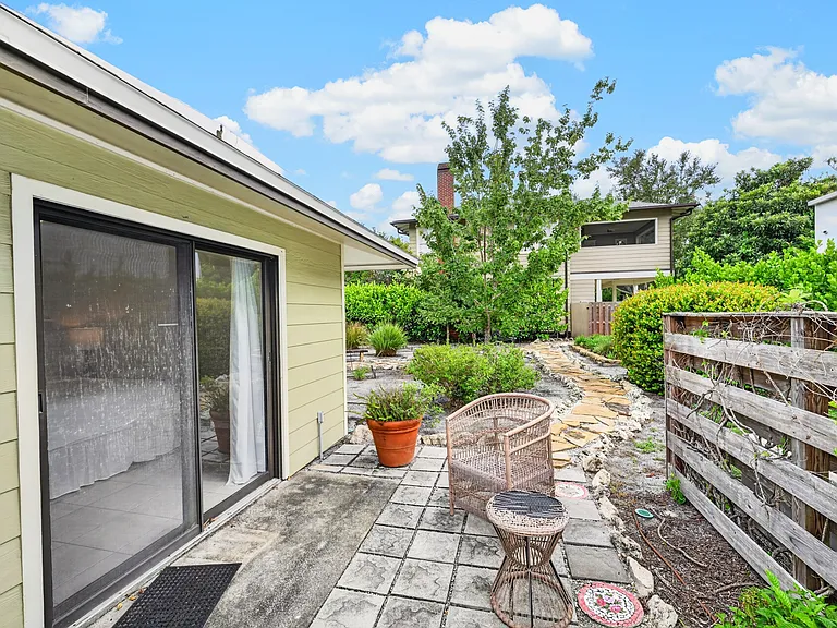 2475 Alameda Ave #B — Photo 25
