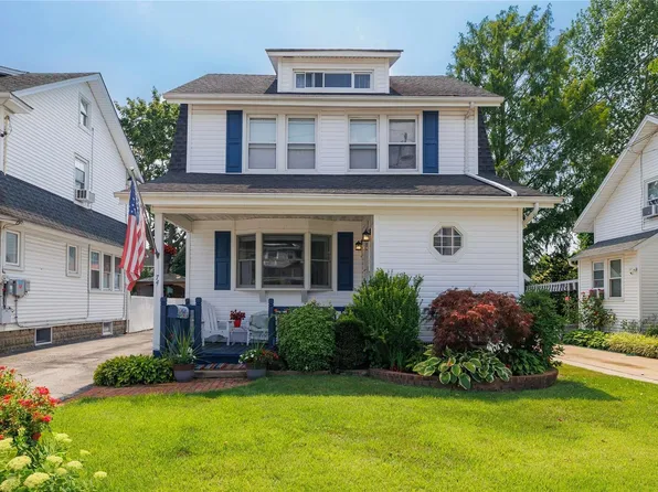 74 Clinton Avenue, Lynbrook, NY 11563
