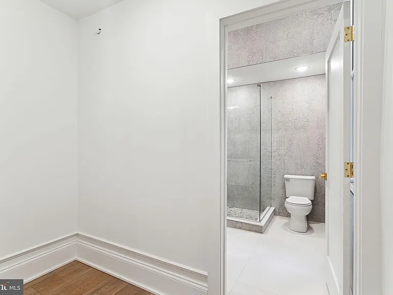 1822 Chestnut St #3R — Photo 24