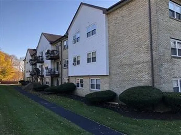 81 High St APT 11, Amesbury, MA 01913