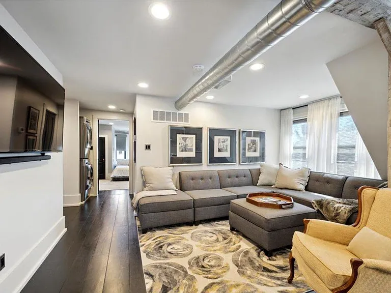415 W Union St — Photo 11
