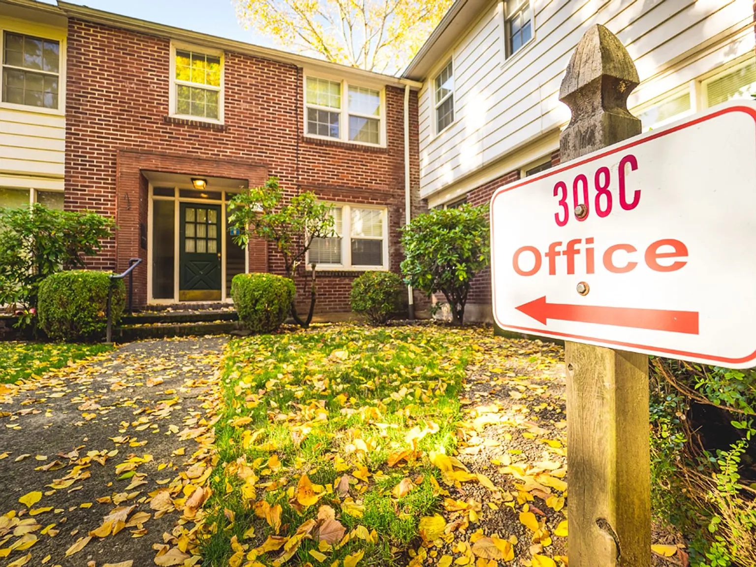 Colonial Park Apartments - Comfortable Living with a $99 Deposit Move-In Special — Photo 2