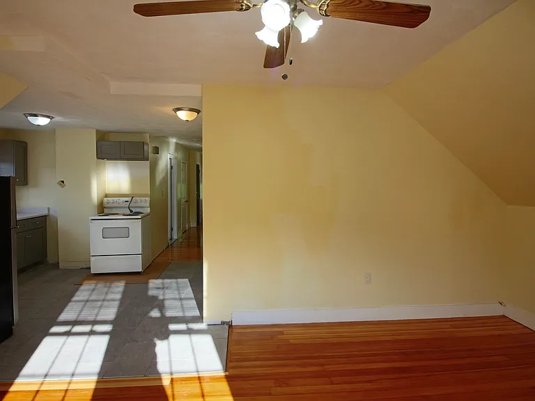 420 Essex St #3 — Photo 8