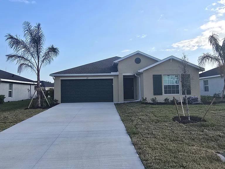 129 Hercules Dr — Photo 1