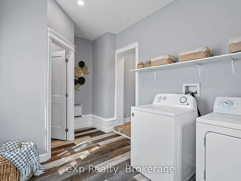 236 Sydenham St — Photo 33