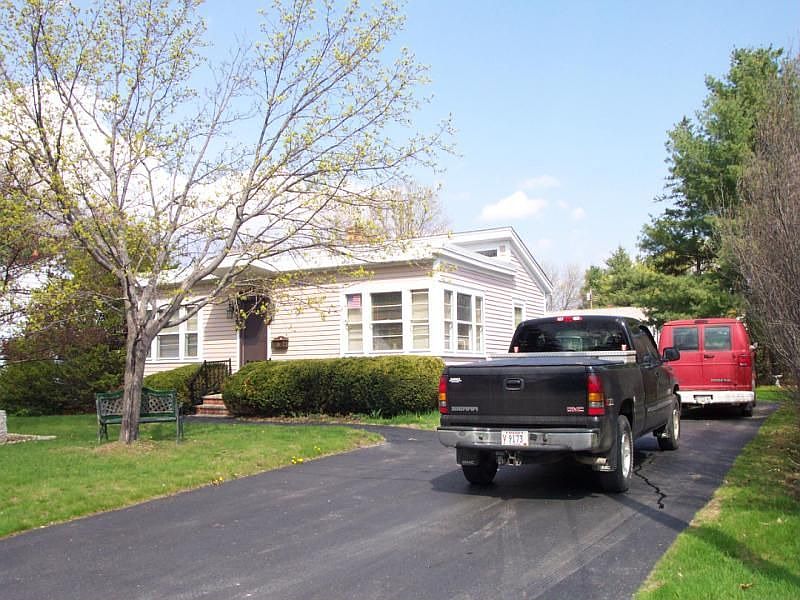 2nd image of 162 Parkway N