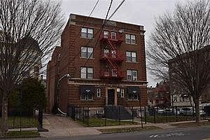 Building Photo 3