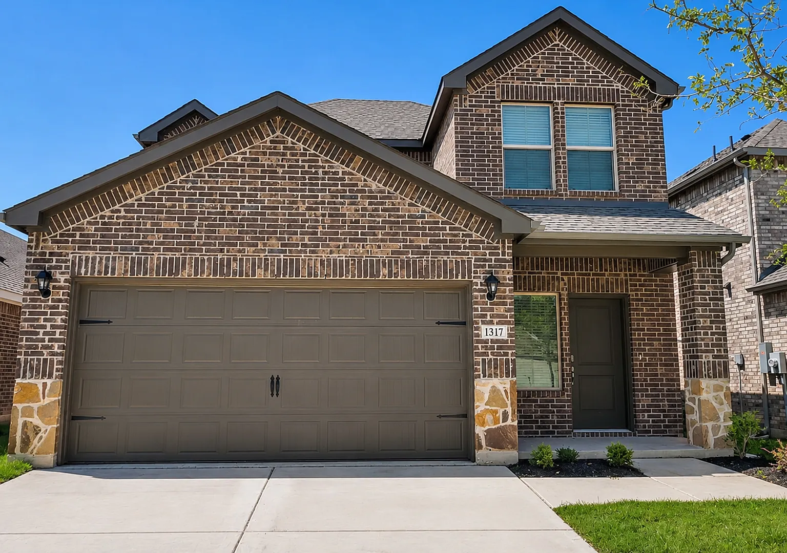 Modern Elegance with an Outdoor Retreat! Beautifully Upgraded Home in a Prime Location — Photo 3