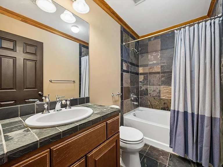 215 W Norma St #302 — Photo 31