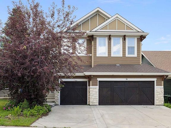 2nd image of 16 Auburn Sound Cres SE
