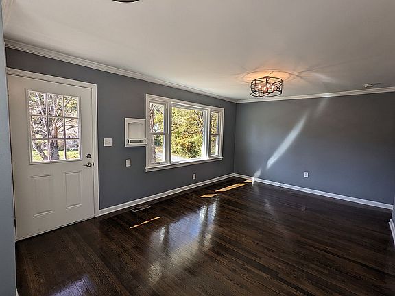 5th image of 802 N Oakwood St