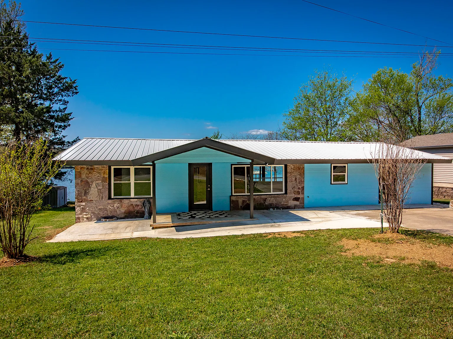 4 bed, 1952 sqft, $1,950 — Photo 1